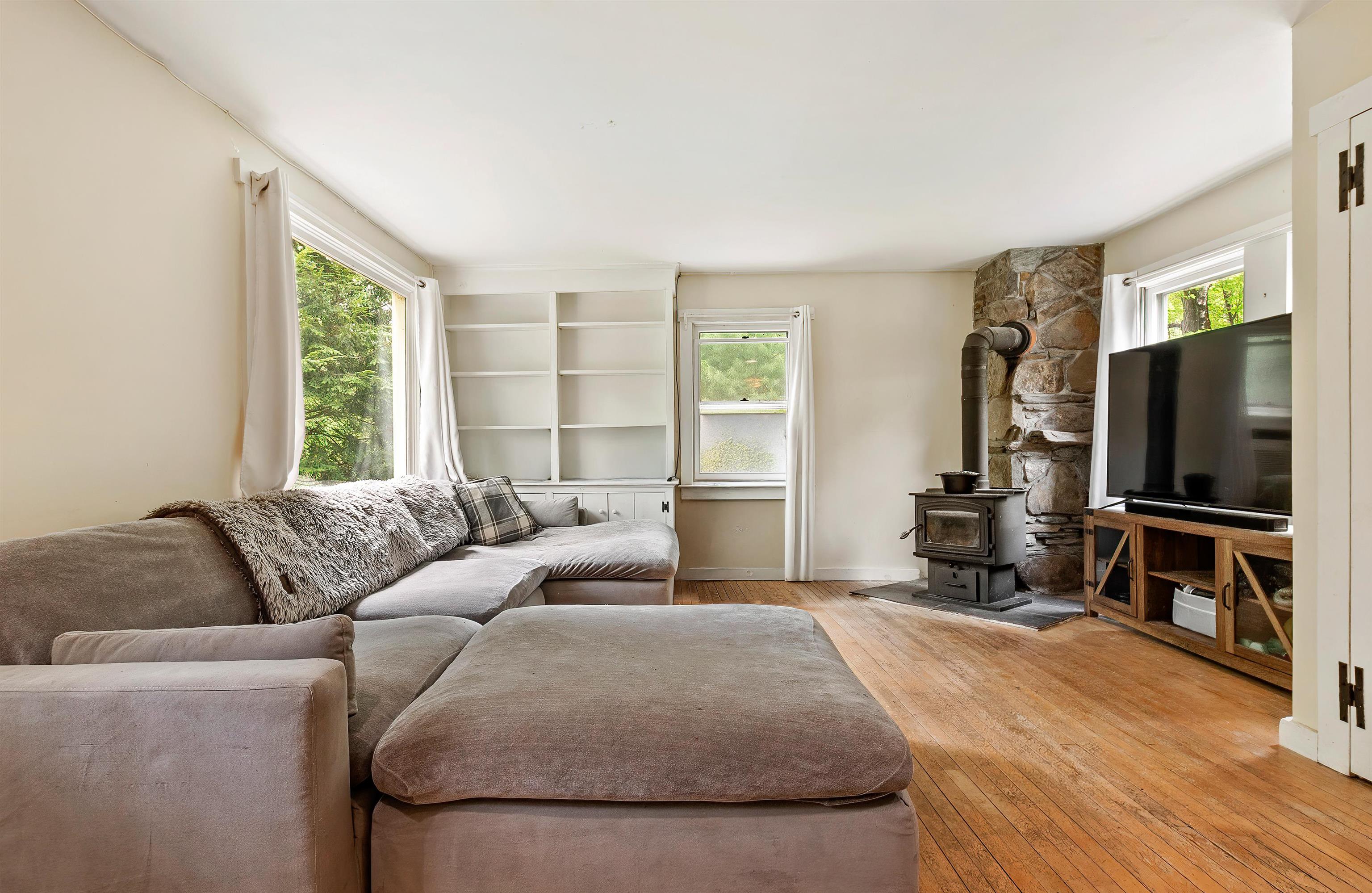 1757 Wildlife Road Hartford, VT 05001 - Photo 4 of 36