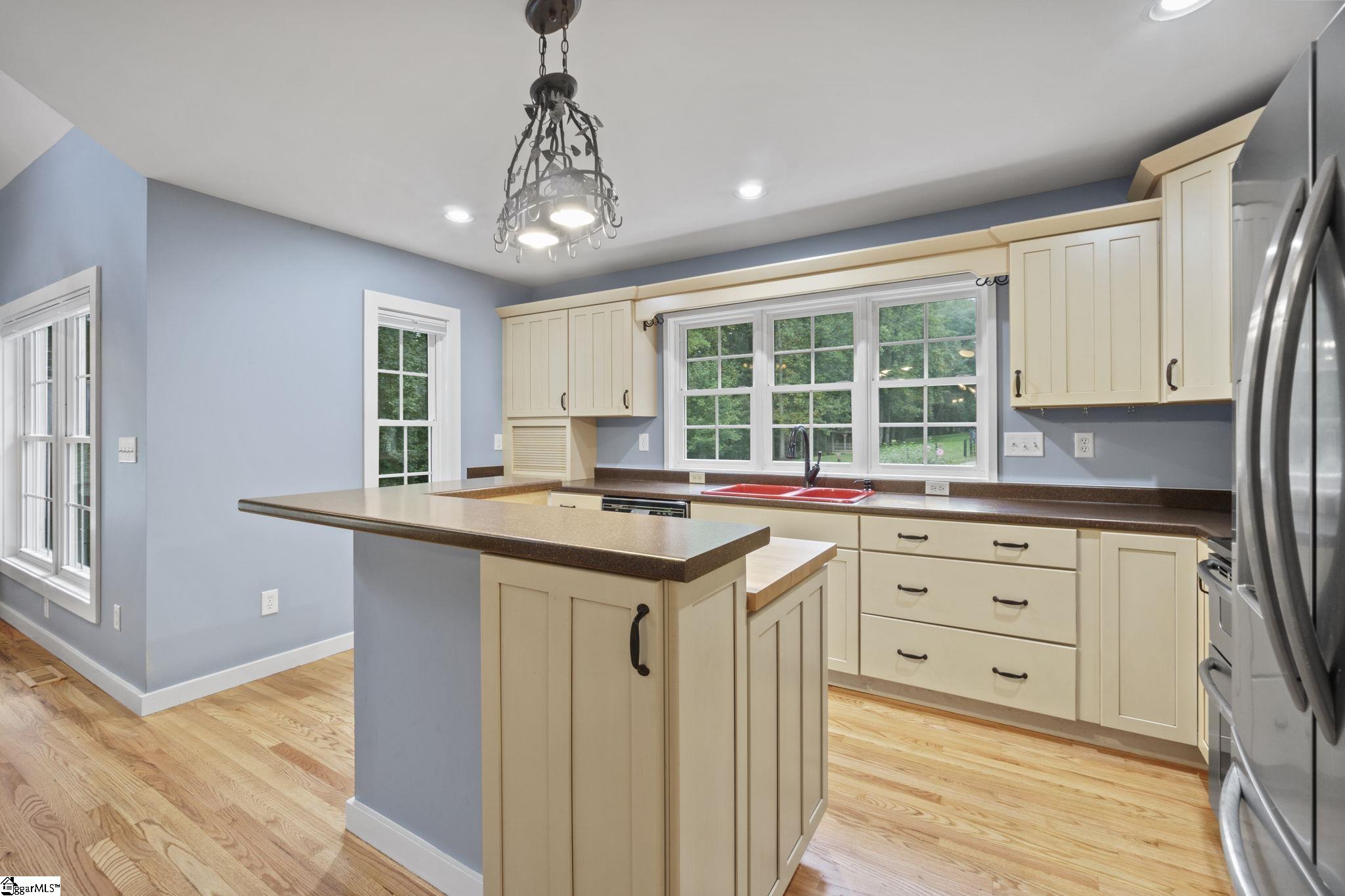 198 Rosa Lane Simpsonville, SC 29681 - Photo 6 of 24 Gallery Image 6