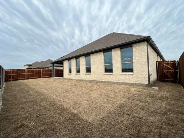 $2,995 | 127 Bowling Green Avenue, Red Oak, TX 75154