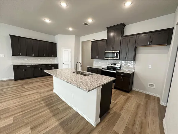 $2,995 | 127 Bowling Green Avenue, Red Oak, TX 75154