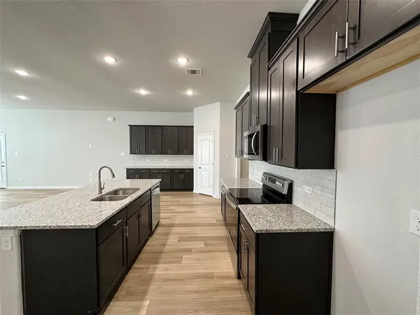 $2,995 | 127 Bowling Green Avenue, Red Oak, TX 75154