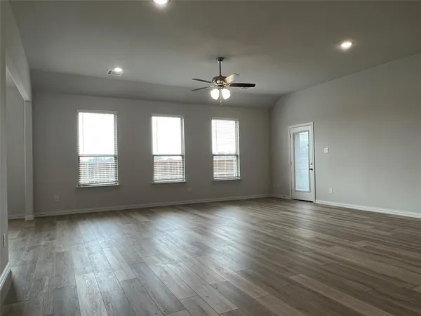 $2,995 | 127 Bowling Green Avenue, Red Oak, TX 75154