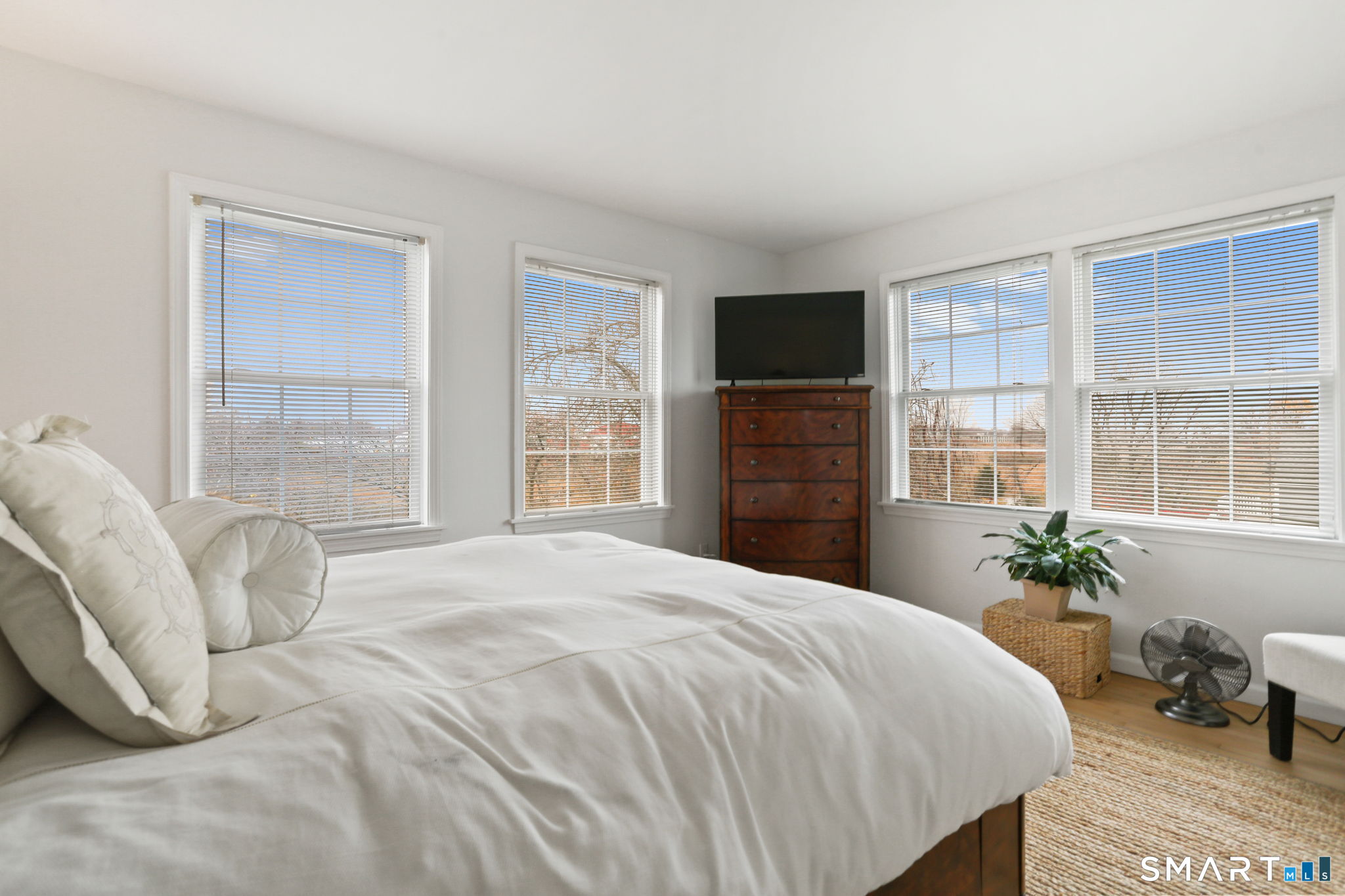1236 Fairfield Beach Road Fairfield, CT 06824 - Photo 13 of 29 Gallery Image 13