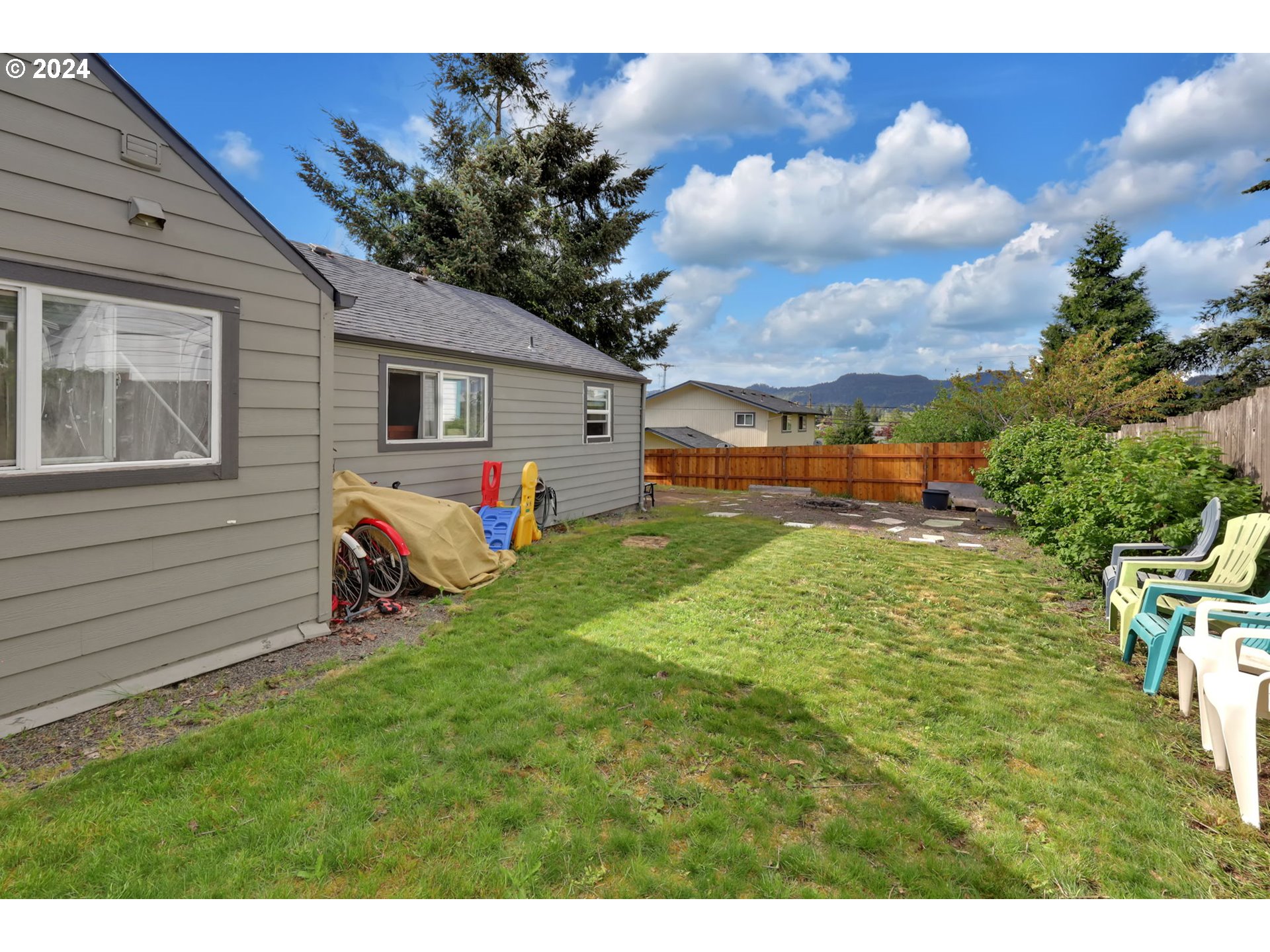 155 South 71st Street Springfield, OR 97478 - Photo 40 of 45 a backyard of a house with table and chairs
