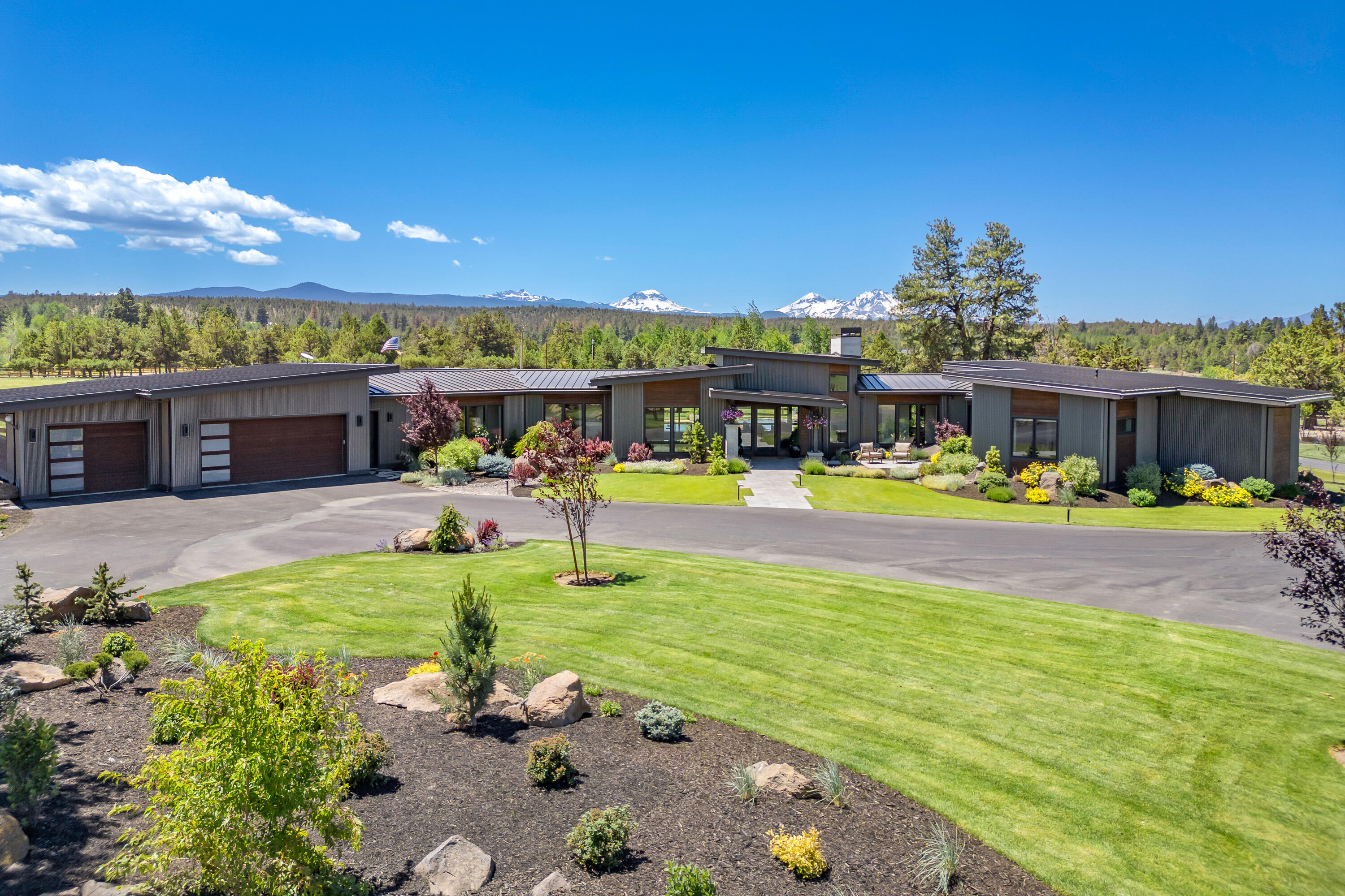 65040 Collins Road Bend, OR 97703 - Photo 4 of 57 2