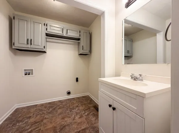 $387,000 | 1309 Andrea Lane, Portland, TN 37148