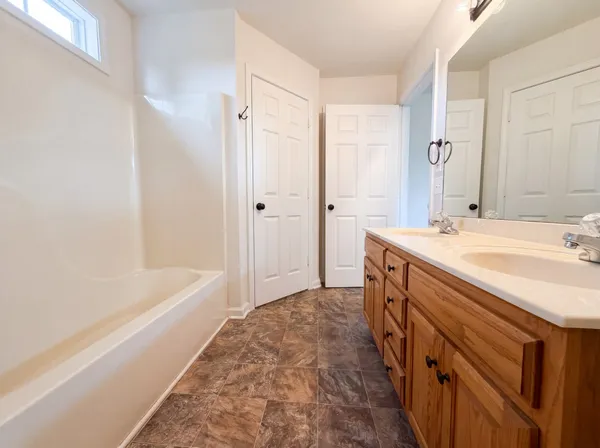 $387,000 | 1309 Andrea Lane, Portland, TN 37148