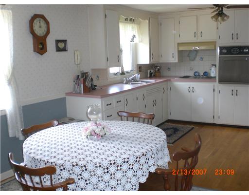 16 Baldwin Road Warwick, RI 02886 - Photo 3 of 12 Kitchen.