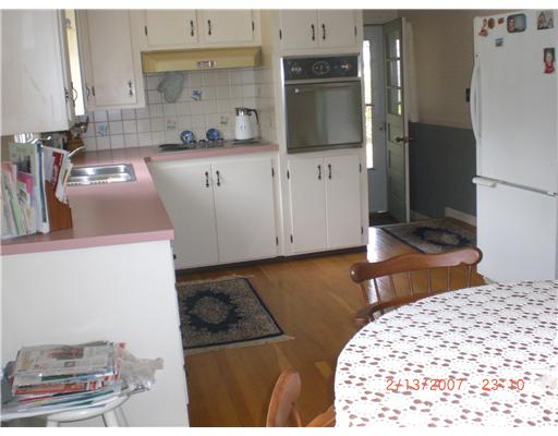 16 Baldwin Road Warwick, RI 02886 - Photo 4 of 12 Kitchen.