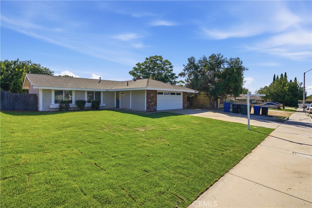 2924 Louisiana Place Riverside, CA 92506 - Photo 3 of 42 a view of a house with a backyard