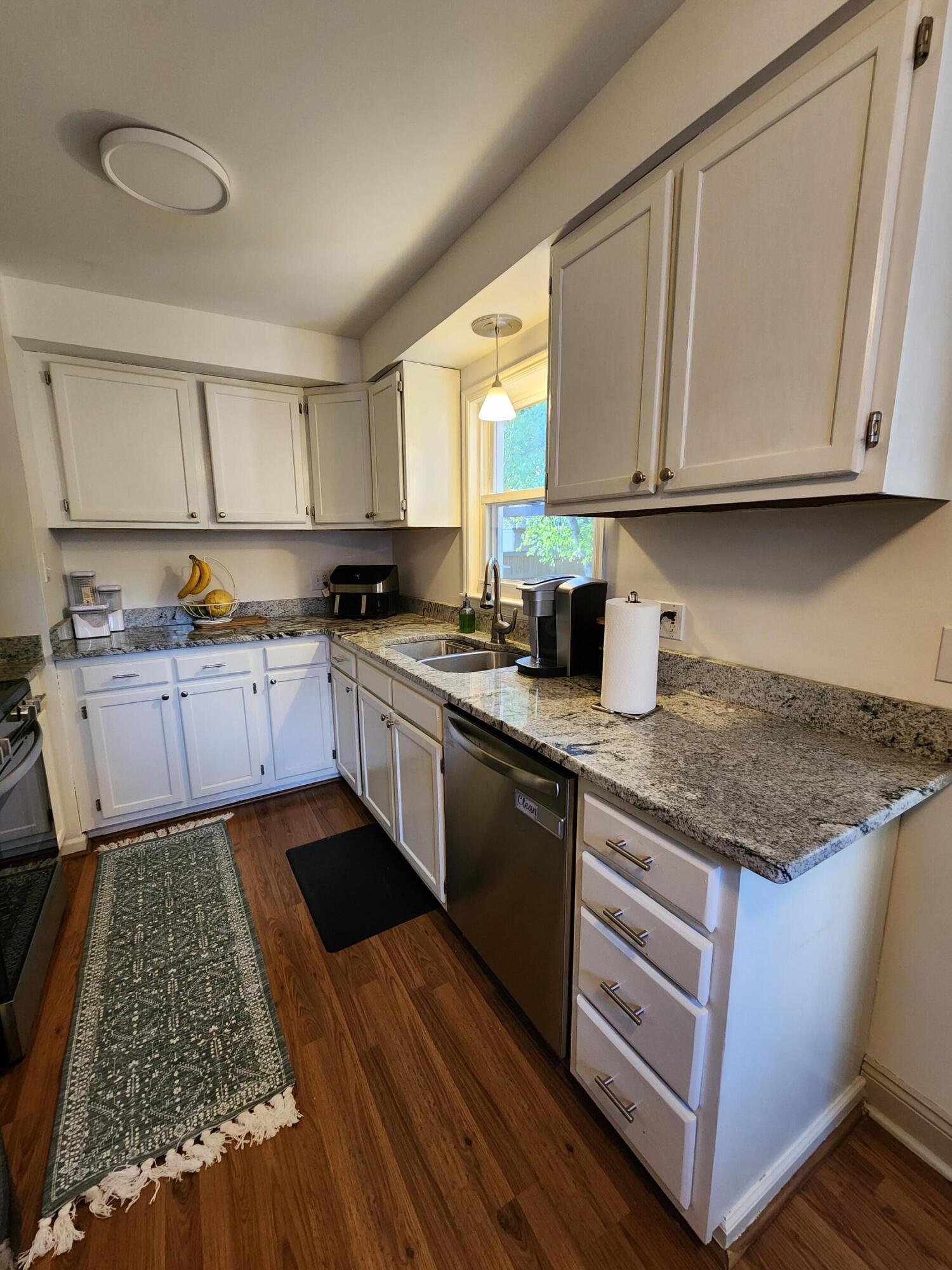 530 Blenheim Road Columbus, OH 43214 - Photo 21 of 51 Kitchen