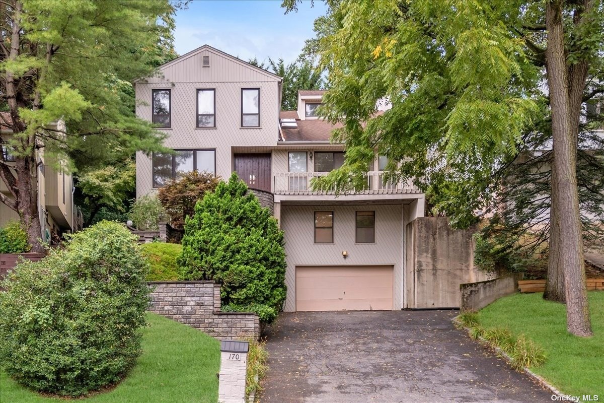 170 Cow Neck Road Port Washington, NY 11050 - Photo 1 of 1 Gallery Image 1