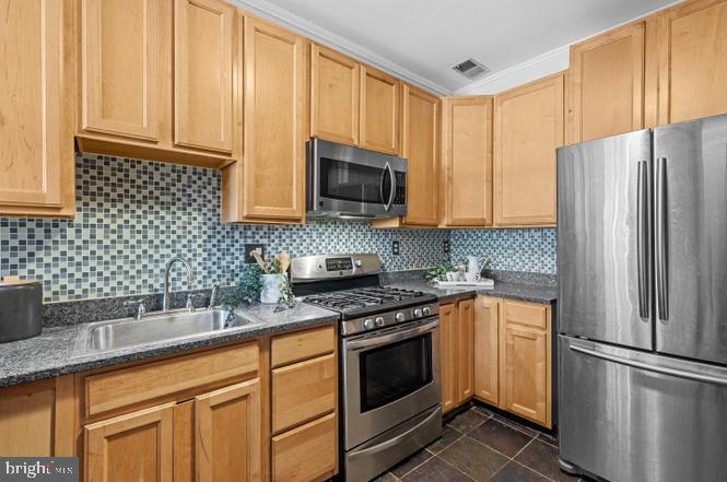 1444 Henry Street Baltimore, MD 21230 - Photo 10 of 18 Charming kitchen with modern finishes.