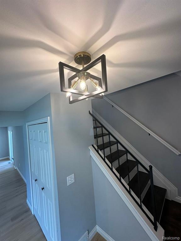 23645 Rockingham Street Southfield, MI 48033 - Photo 5 of 52