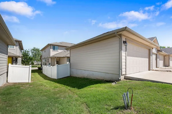 $1,995 | 711 Katmai Circle, Pflugerville, TX 78660