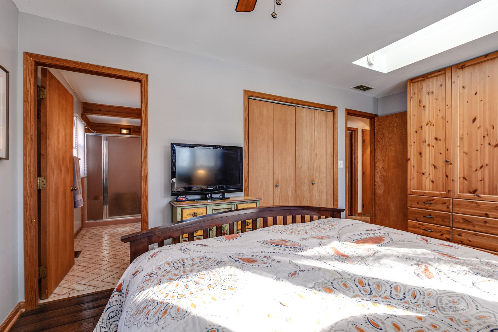 700 West Center Road Palatine, IL 60074 - Photo 16 of 32 a bedroom with a bed and a flat tv screen on dresser