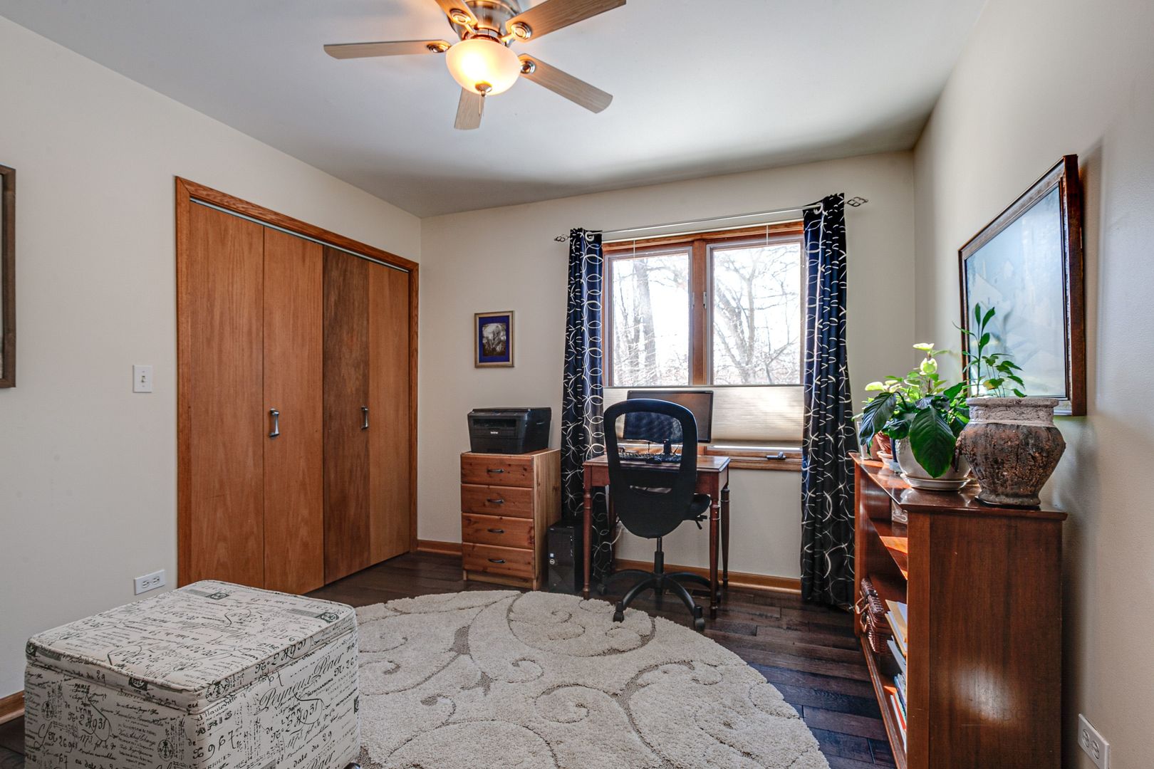 700 West Center Road Palatine, IL 60074 - Photo 19 of 32 a bedroom with furniture and a potted plant