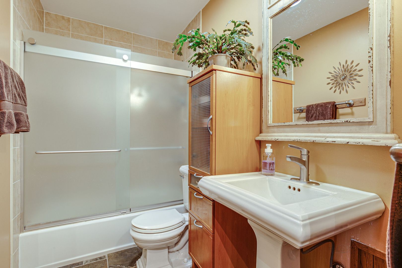 700 West Center Road Palatine, IL 60074 - Photo 20 of 32 a bathroom with a sink and a mirror