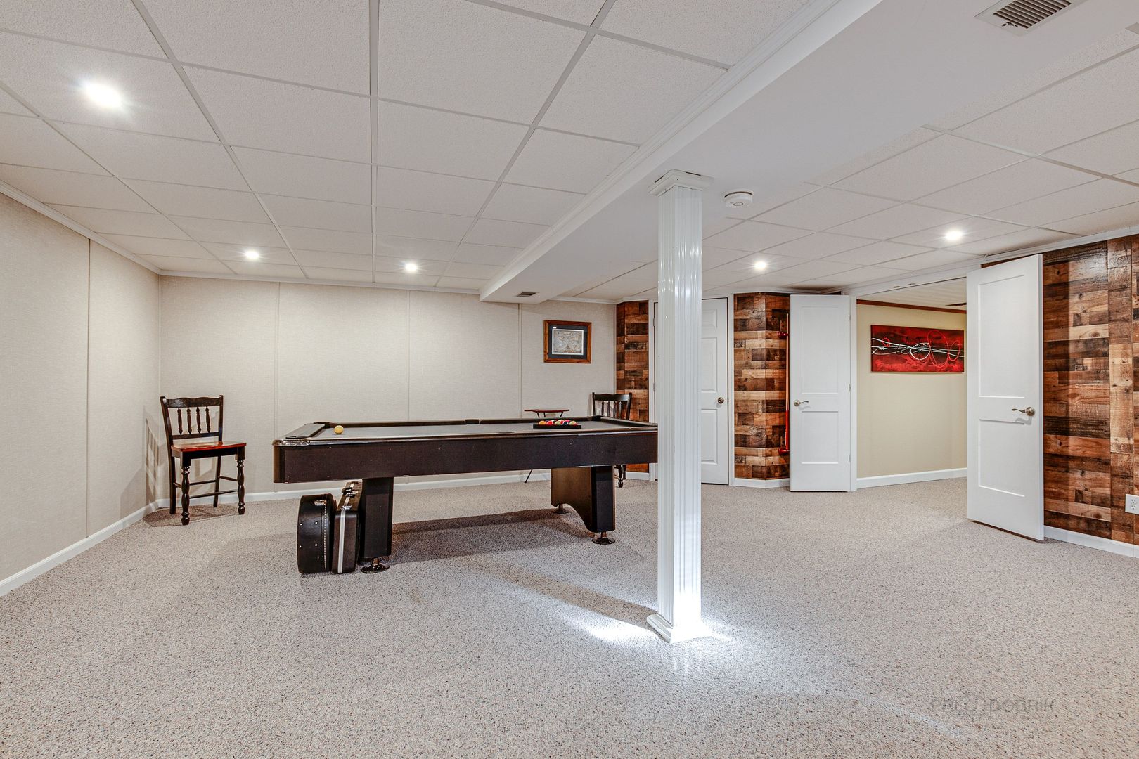 700 West Center Road Palatine, IL 60074 - Photo 25 of 32 a view of a room with furniture