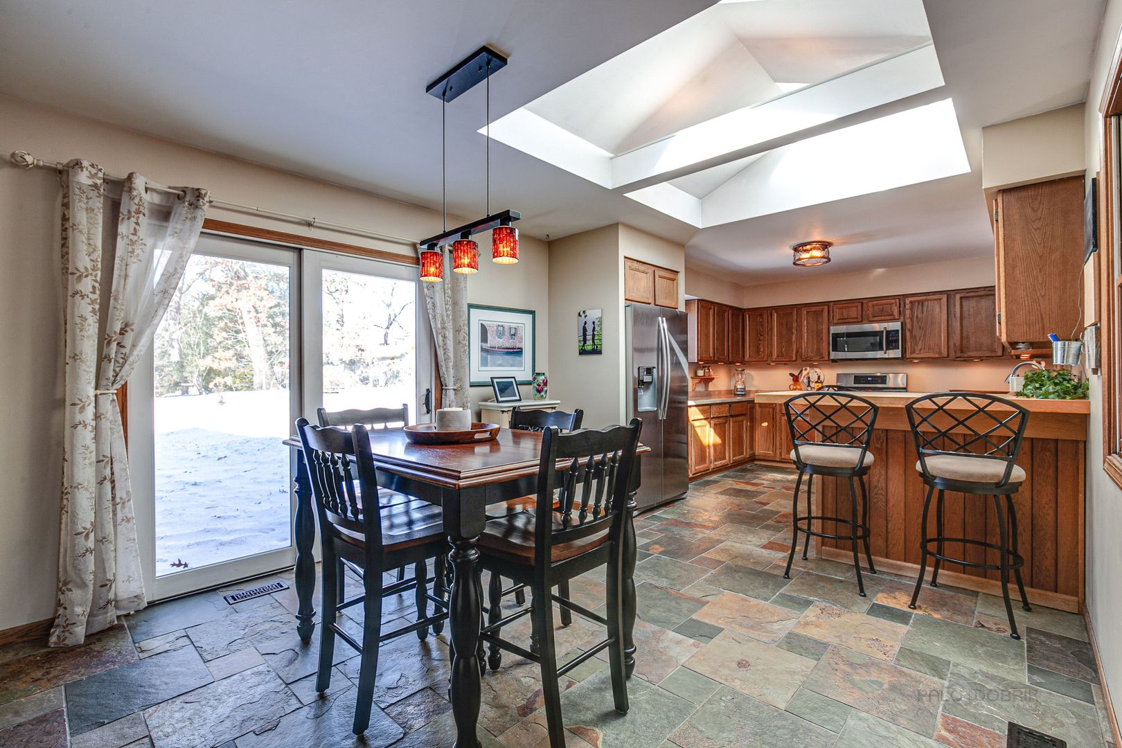 700 West Center Road Palatine, IL 60074 - Photo 8 of 32 a view of a dining room with furniture and a window