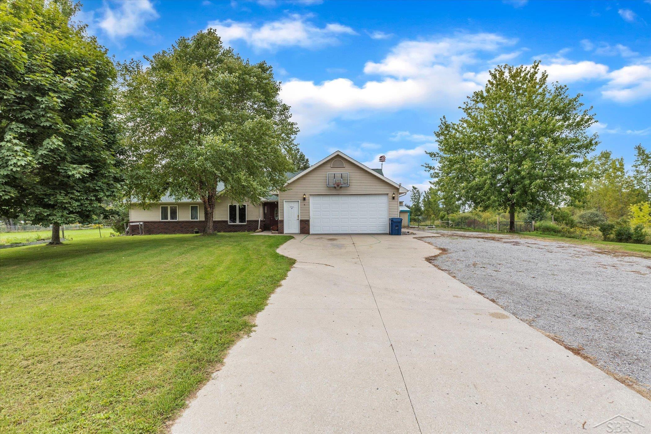 1851 West Midland Road Auburn, MI 48611 - Photo 3 of 49 50090198-2.JPG