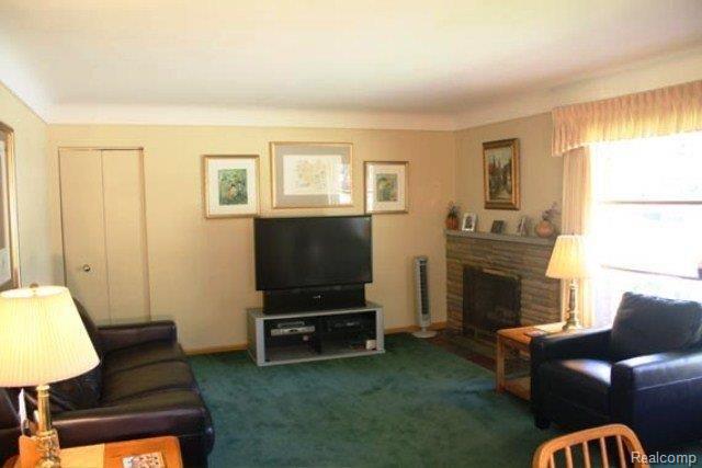 1811 Newcastle Road Grosse Pointe, MI 48236 - Photo 2 of 11 1811NC1