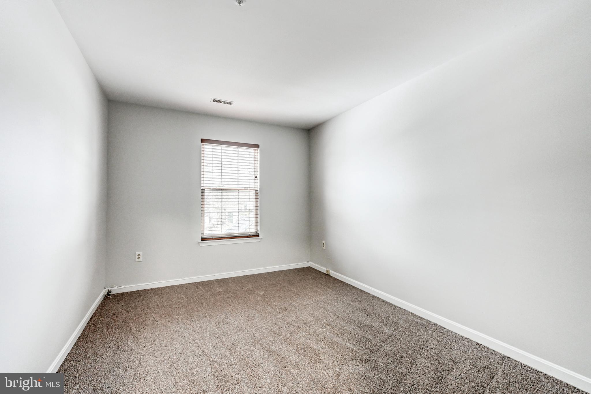 300 Roff Point Drive Odenton, MD 21113 - Photo 20 of 28 an empty room with a window