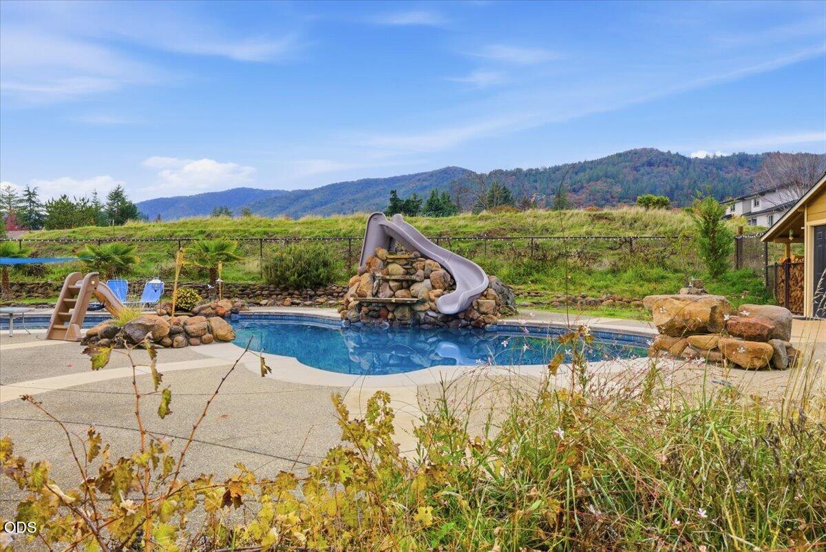 899 Old Stage Road Medford, OR 97502 - Photo 39 of 53