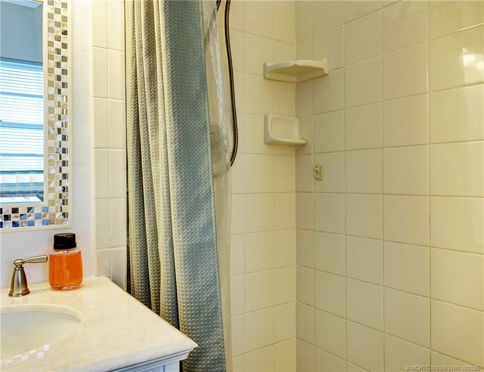 905 Southeast Flamingo Avenue Stuart, FL 34996 - Photo 23 of 36 a bathroom with a shower