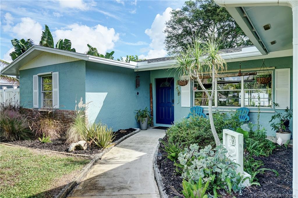 905 Southeast Flamingo Avenue Stuart, FL 34996 - Photo 35 of 36 a front view of a house with garden