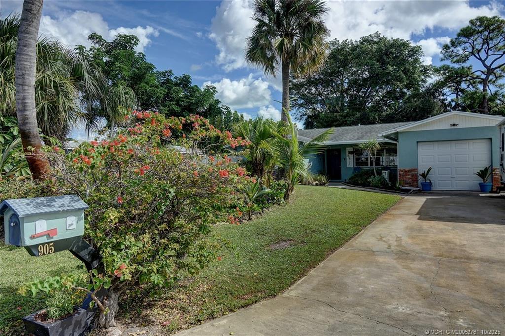 905 Southeast Flamingo Avenue Stuart, FL 34996 - Photo 36 of 36 a view of a yard with plants and a table and chair