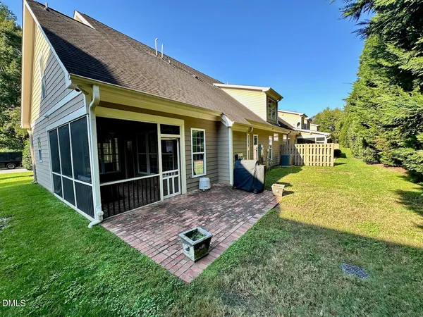 a view of a house with backyard and porch
