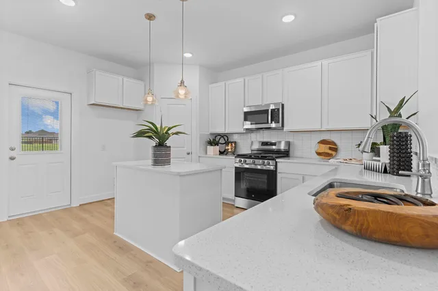 $355,990 | 2319 Ridgewood Drive, West Columbia, TX 77486