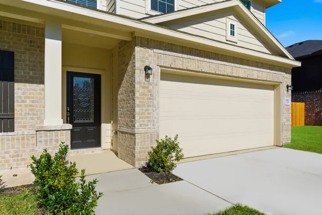 $355,990 | 2319 Ridgewood Drive, West Columbia, TX 77486