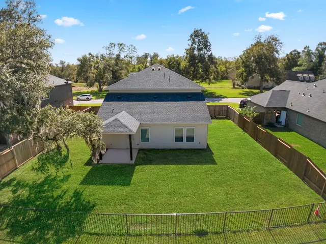 $355,990 | 2319 Ridgewood Drive, West Columbia, TX 77486