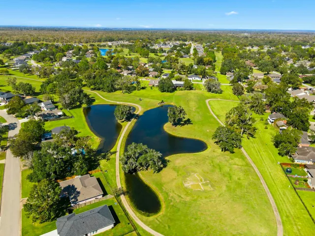 $355,990 | 2319 Ridgewood Drive, West Columbia, TX 77486