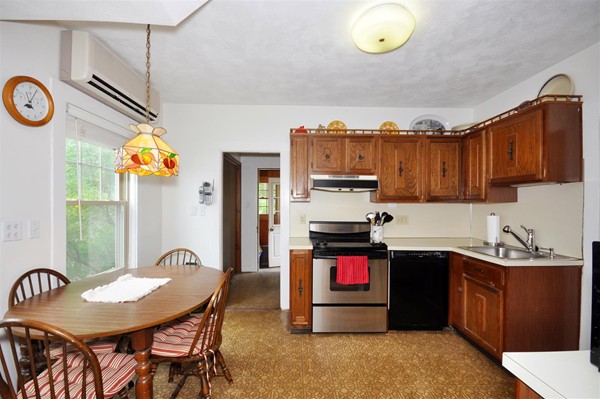 22 Sutherland Road Arlington, MA 02476 - Photo 7 of 26