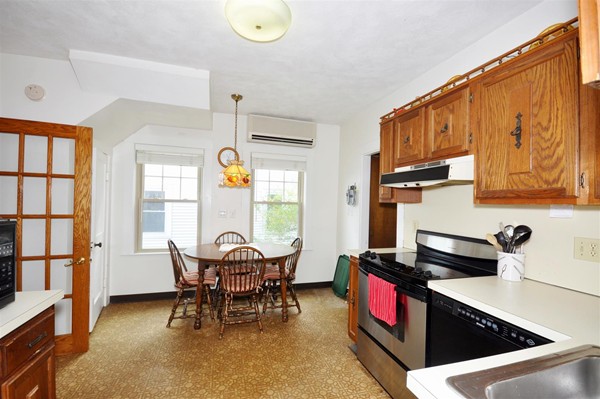 22 Sutherland Road Arlington, MA 02476 - Photo 8 of 26