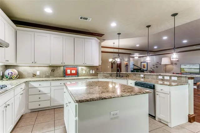 $799,000 | 223 Wood Street, Unit 201, Grapevine, TX 76051