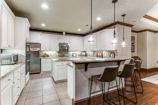 $799,000 | 223 Wood Street, Unit 201, Grapevine, TX 76051