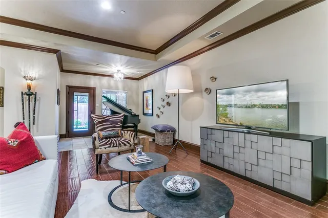 $799,000 | 223 Wood Street, Unit 201, Grapevine, TX 76051