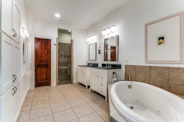 $799,000 | 223 Wood Street, Unit 201, Grapevine, TX 76051