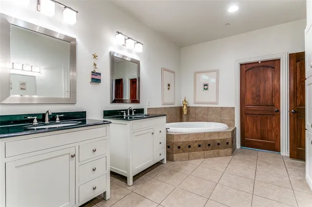 $799,000 | 223 Wood Street, Unit 201, Grapevine, TX 76051