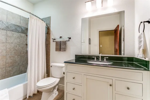 $799,000 | 223 Wood Street, Unit 201, Grapevine, TX 76051