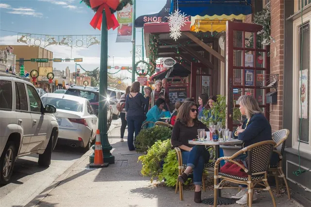 $799,000 | 223 Wood Street, Unit 201, Grapevine, TX 76051