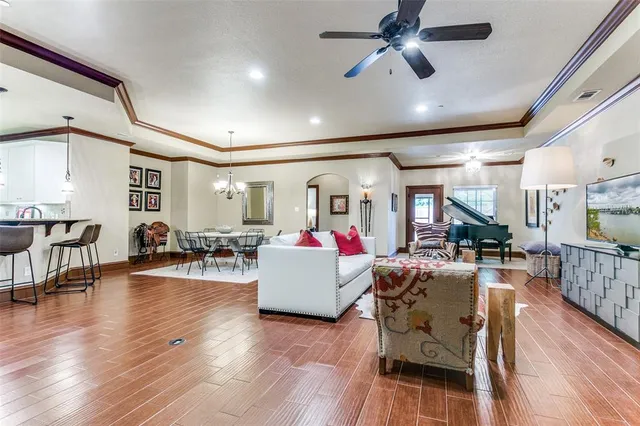 $799,000 | 223 Wood Street, Unit 201, Grapevine, TX 76051