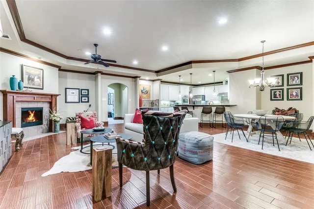 $799,000 | 223 Wood Street, Unit 201, Grapevine, TX 76051