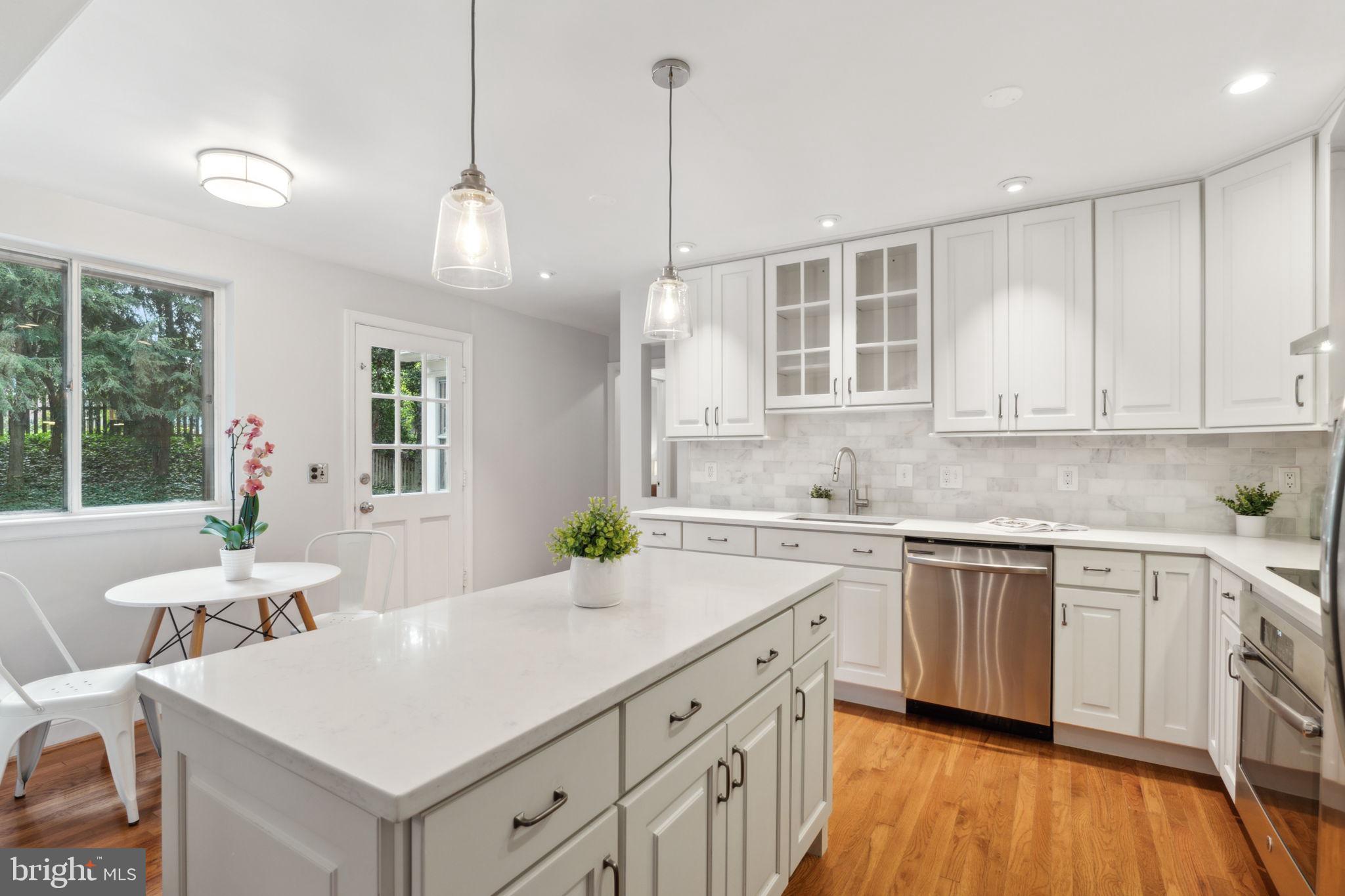5910 Overlea Road Bethesda, MD 20816 - Photo 12 of 50 Gourmet Renovated Kitchen