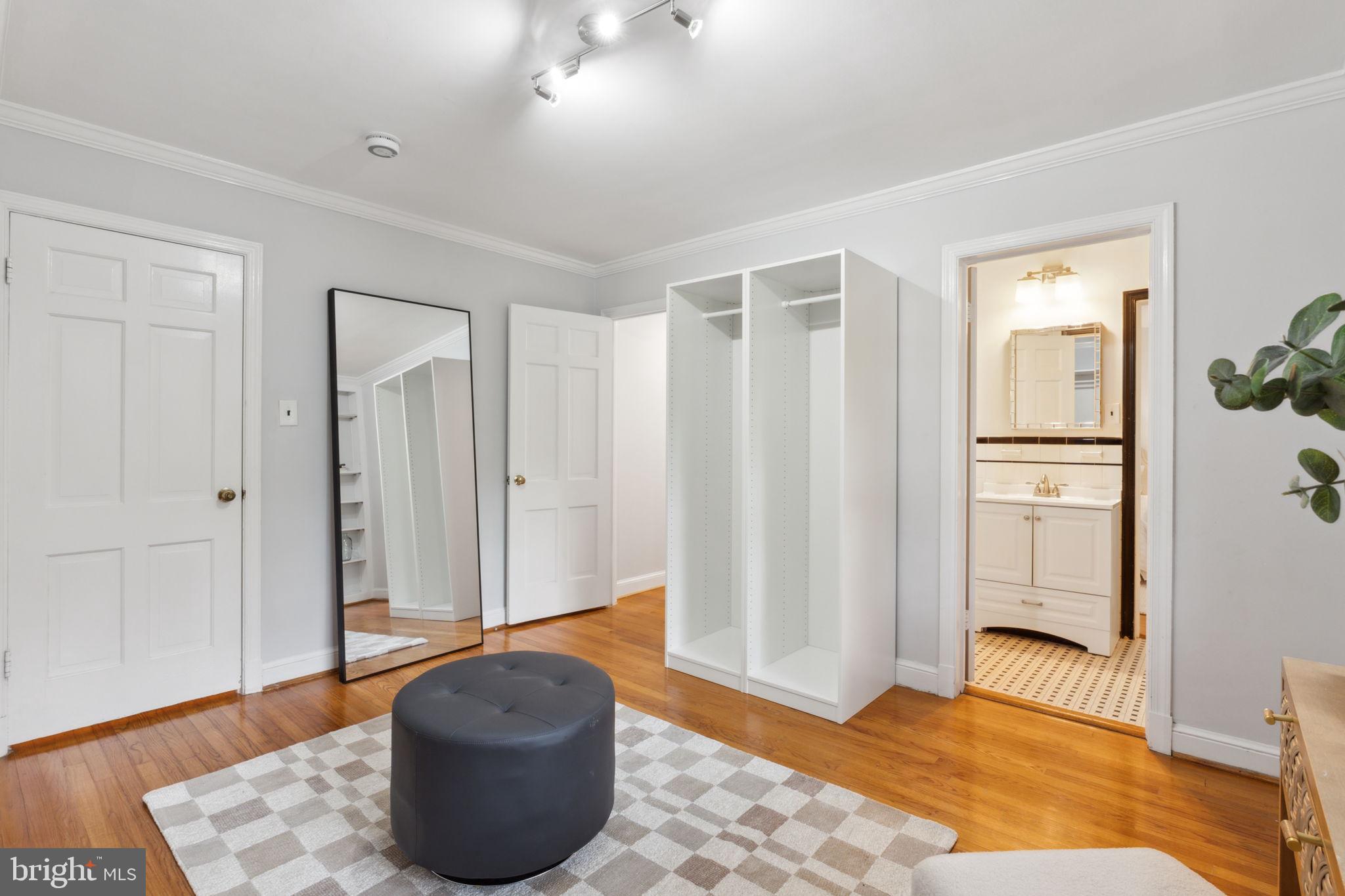 5910 Overlea Road Bethesda, MD 20816 - Photo 24 of 50 Walk-in-clot or Office