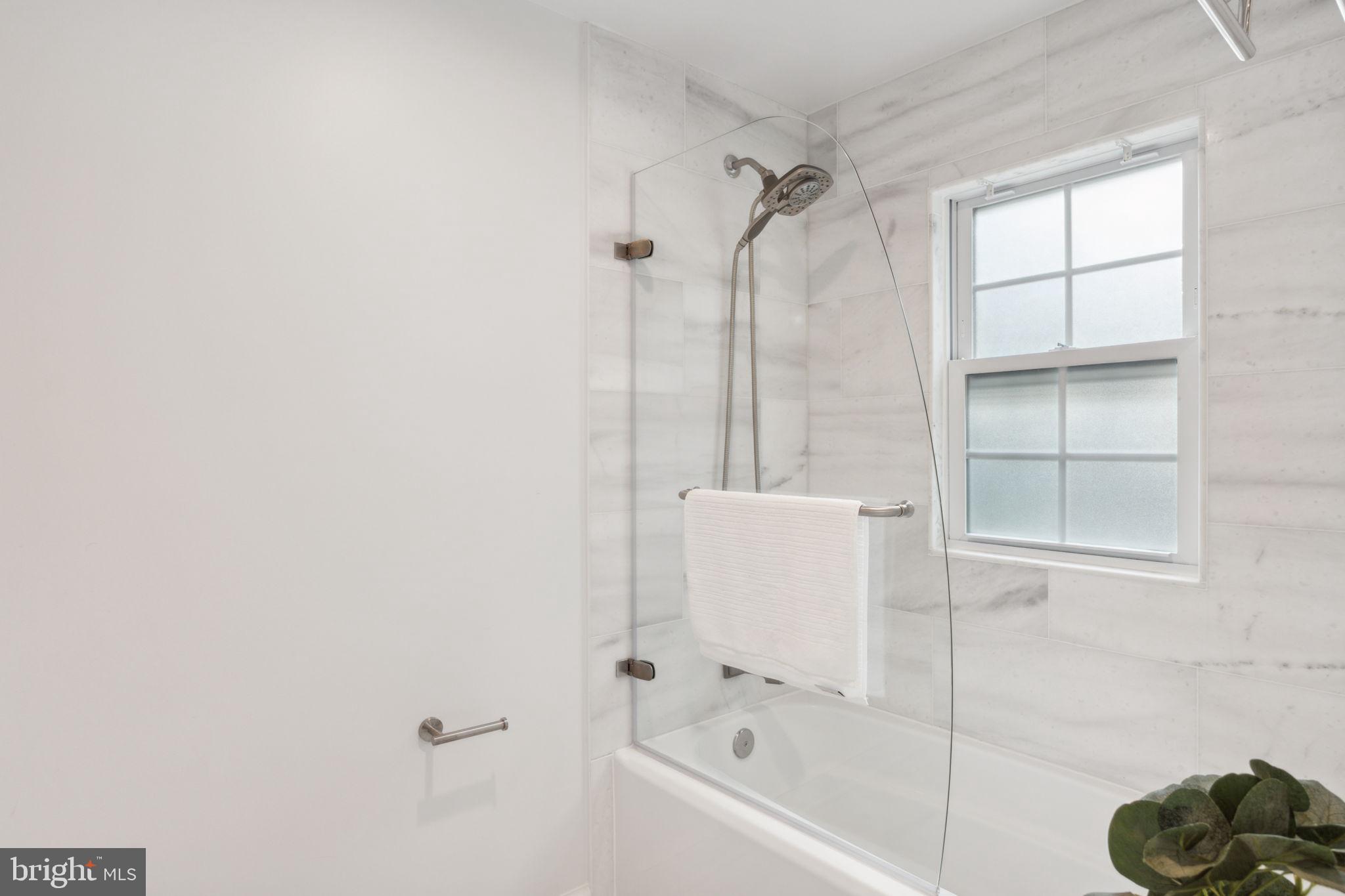 5910 Overlea Road Bethesda, MD 20816 - Photo 32 of 50 Upper Level - 2nd En-Suite Bathroom